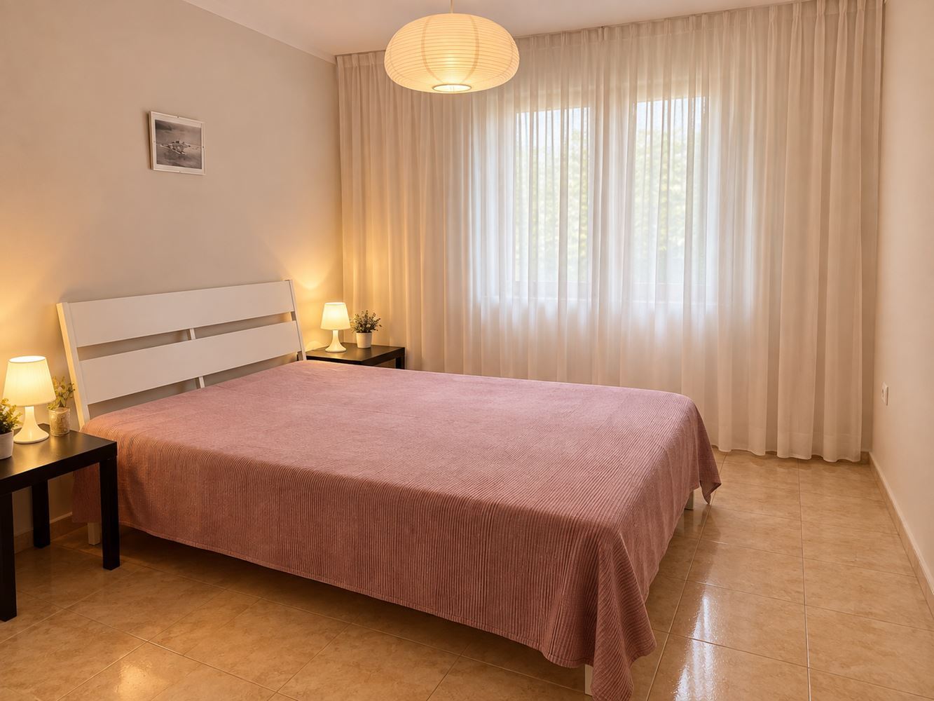 Przestronny apartament z dwiema sypialniami i widokiem na przyrodę w Nesebyrze