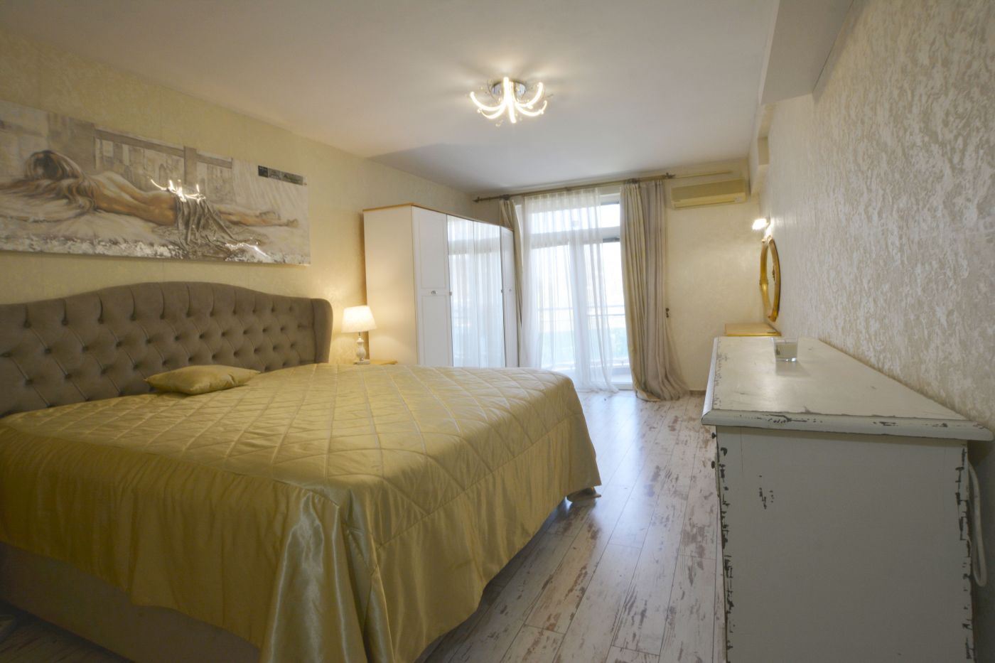 Luksusowy apartament trzypokojowy z widokiem na morze na pierwszej linii w Rawdzie – 114 m², dwa tarasy i pełen komfort
