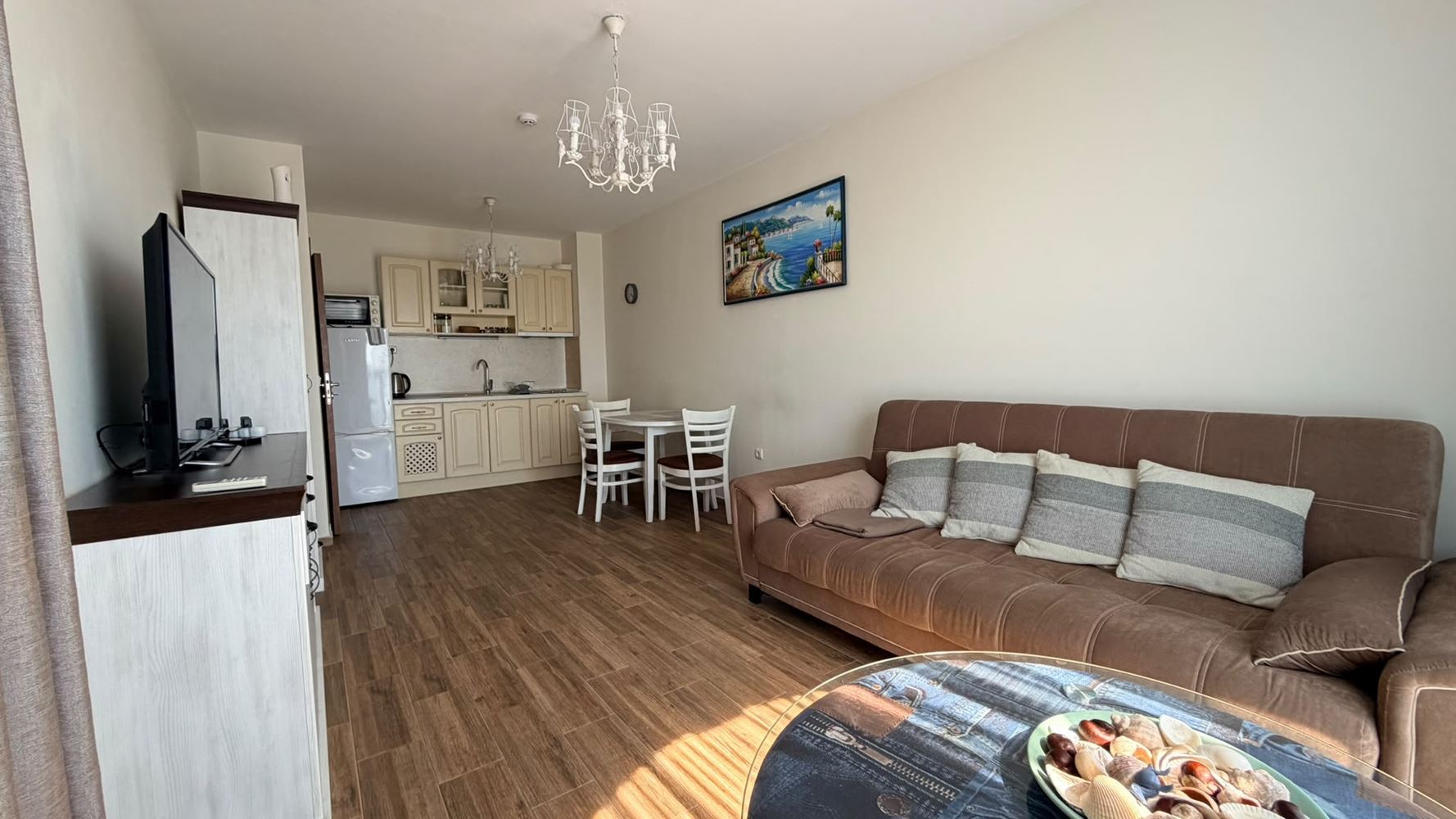Dwupokojowy apartament z panoramicznym widokiem, o krok od morza w Rawdzie