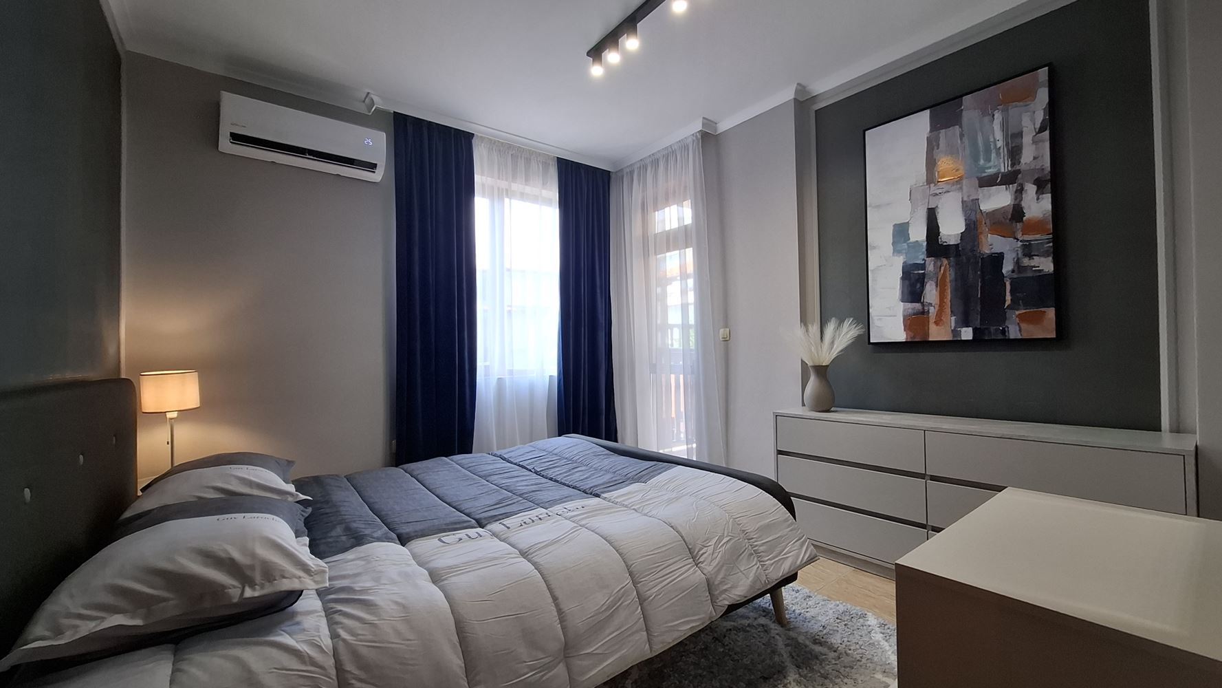Luksusowy apartament z dwiema sypialniami przy pierwszej linii morza w Świętym Własie – wyjątkowa morska atmosfera i prestiżowy komfort