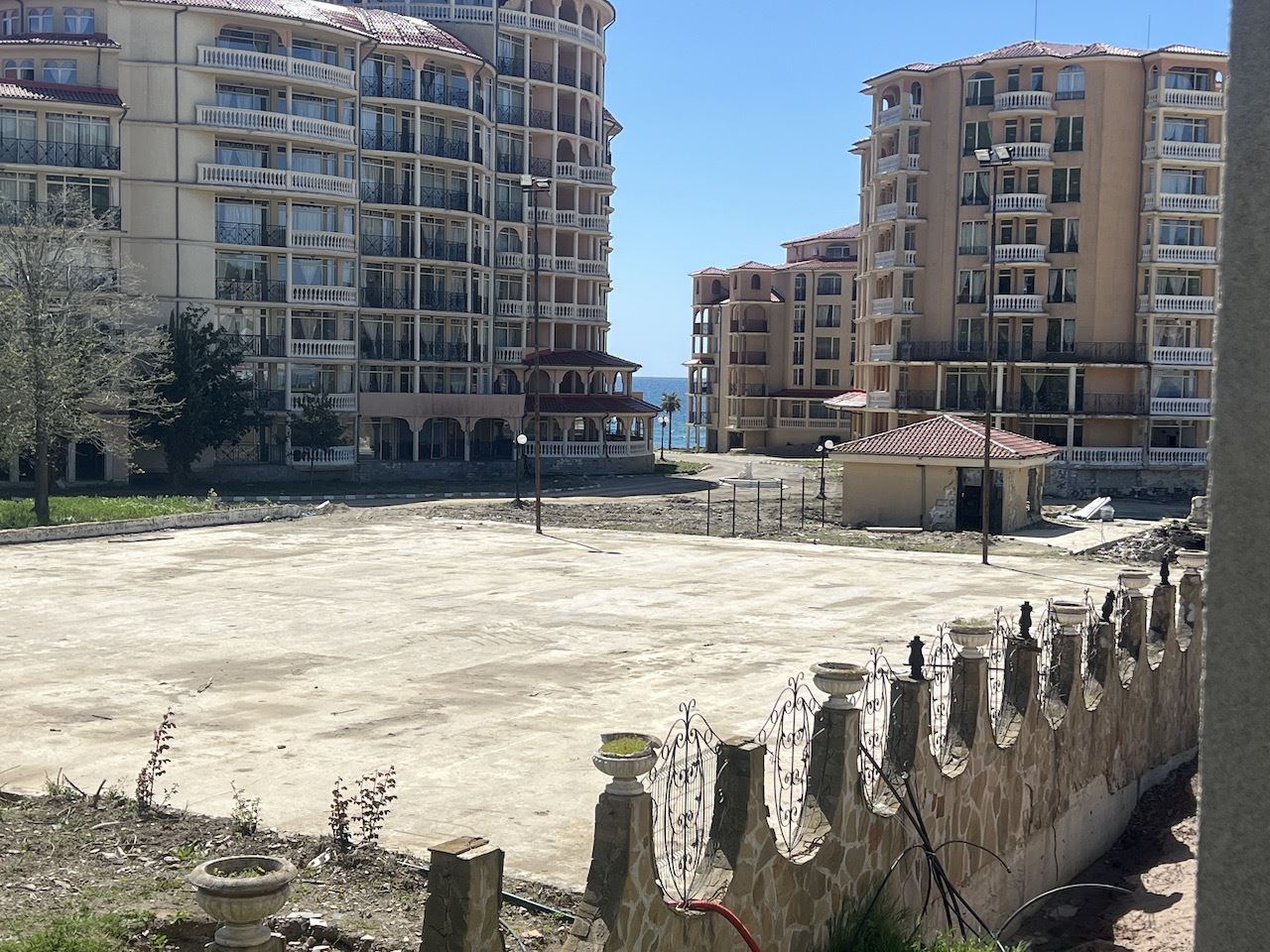 Przytulne studio w sercu Elenite – zaledwie kilka minut od plaży, w zamkniętym kompleksie z basenem i doskonałymi udogodnieniami