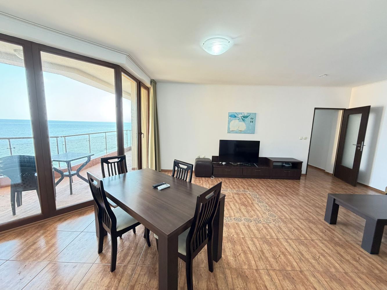Apartament z dwiema sypialniami i bezpośrednim widokiem na morze, w pierwszej linii brzegowej w Nessebarze