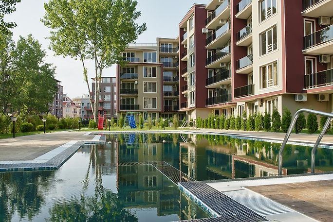 Apartament z dwiema sypialniami z widokiem na basen w nowoczesnym kompleksie w Słonecznym Brzegu
