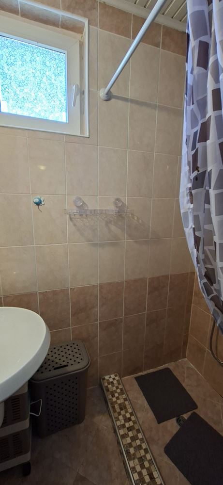 Przestronne i jasne mieszkanie z jedną sypialnią w zadbanym kompleksie blisko Słonecznego Brzegu