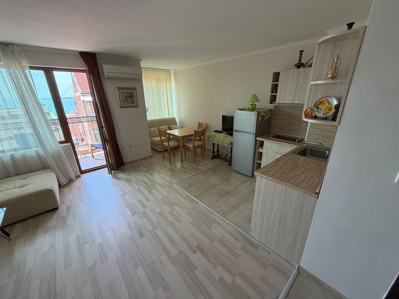 Święty Włas: wyjątkowo przestronne studio z panoramicznym widokiem na morze