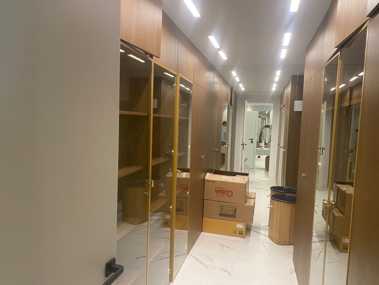 Elegancki i przestronny apartament trzypokojowy na pierwszej linii brzegowej w Nesebyrze – panoramiczny widok na morze i komfort premium