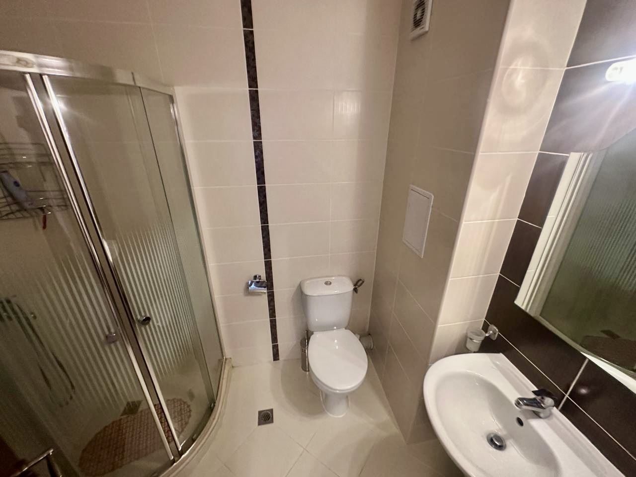 Przestronny apartament z jedną sypialnią z widokiem na zielony dziedziniec w Nessebarze