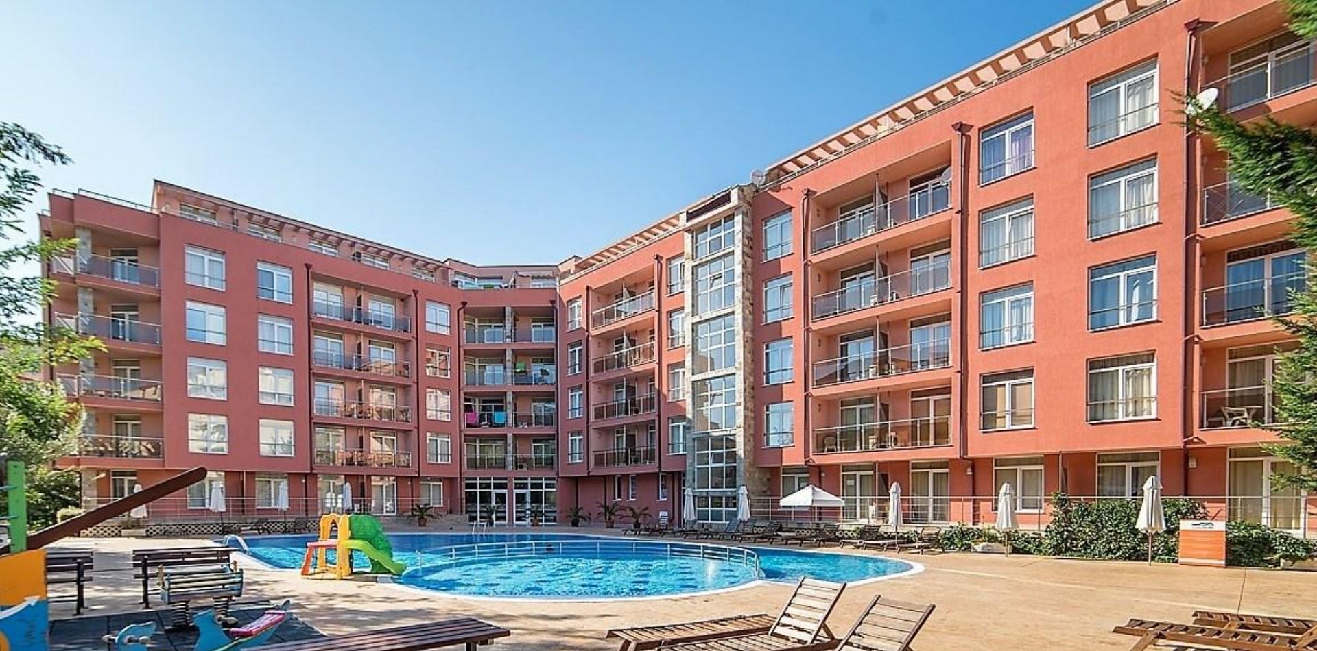 Kawalerka z inteligentnym układem i doskonałą lokalizacją – 200 m od plaży Cacao Beach