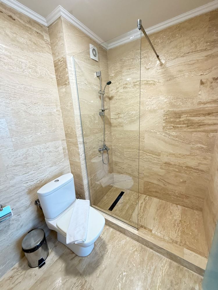 Luksusowy apartament w pierwszej linii morza w Słonecznym Brzegu z frontalnym widokiem na morze