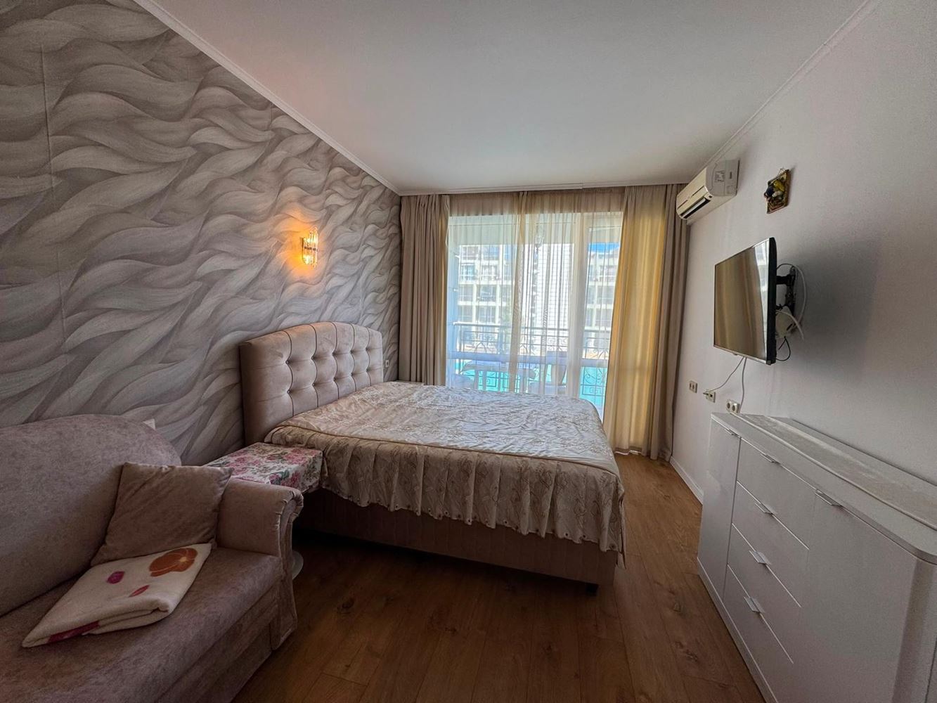 Piękne studio w pierwszej linii brzegowej w Pomorie z widokiem na morze – przytulność, komfort i prestiżowa lokalizacja