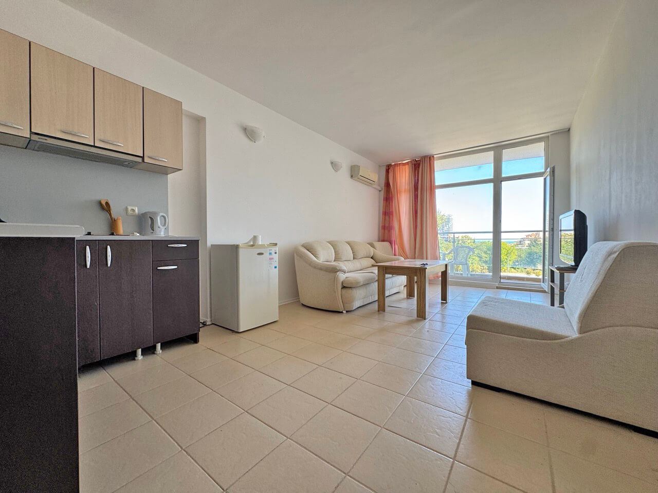 Słoneczny i przestronny apartament z jedną sypialnią i widokiem na morze w Słonecznym Brzegu