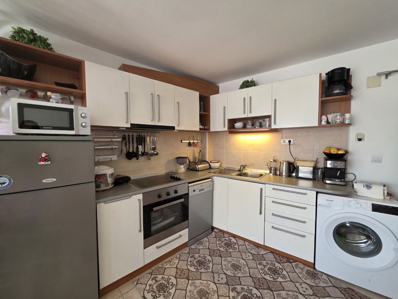 Przestronny apartament z dwiema sypialniami w przytulnym kompleksie 300 metrów od morza w Rawdzie