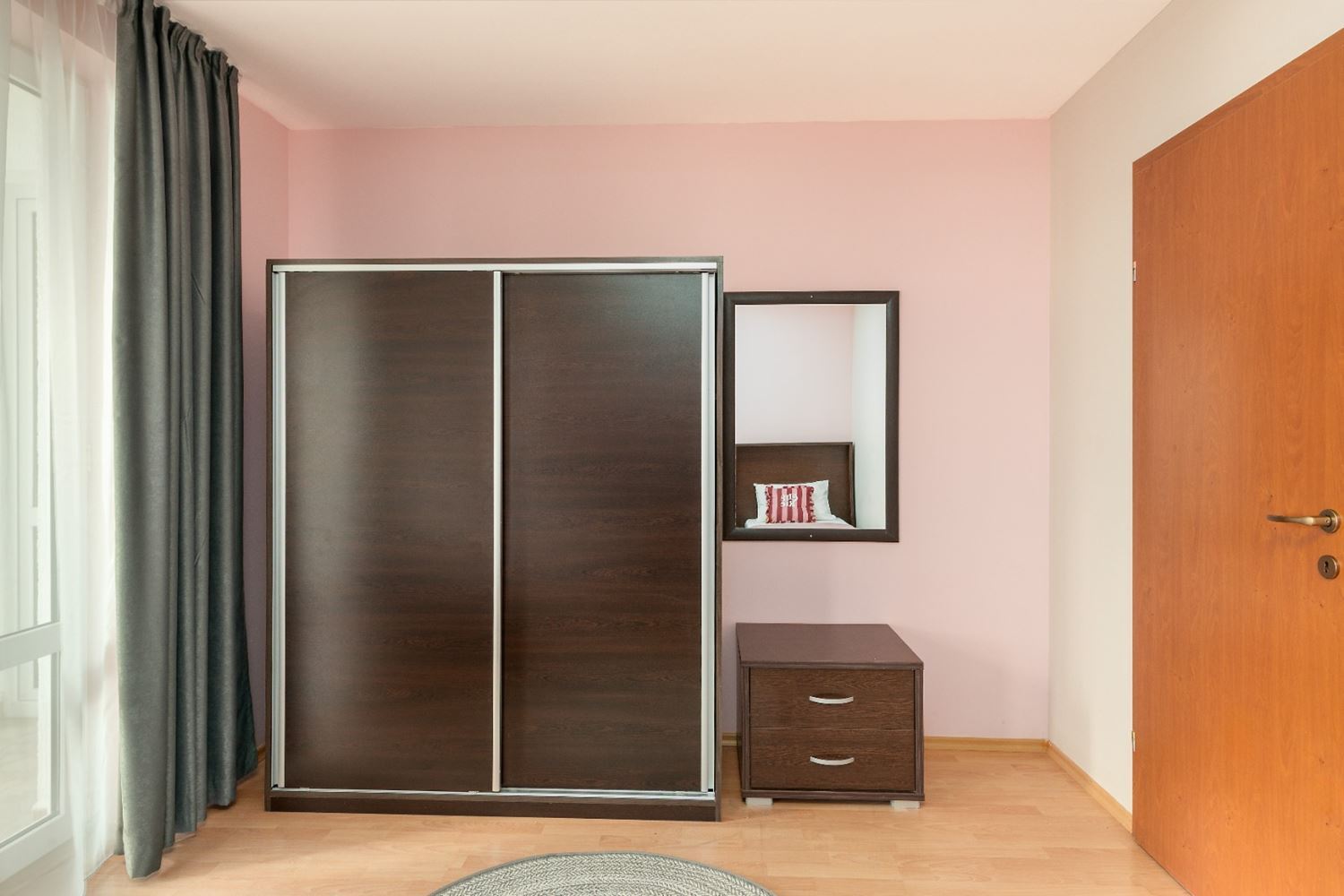 Stylowy apartament z dwiema sypialniami w pierwszej linii z bezpośrednim widokiem na morze w Świętym Własie – przestrzeń, luksus i pełne udogodnienia