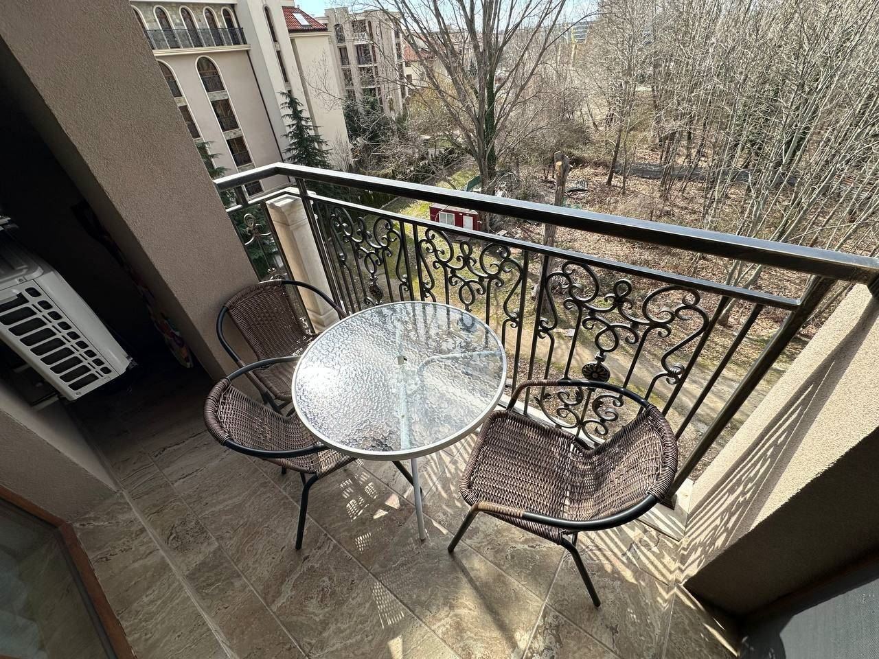 Trzypokojowe mieszkanie w elitarnym kompleksie w Sunny Beach – nowoczesny luksus, komfort i morska atmosfera