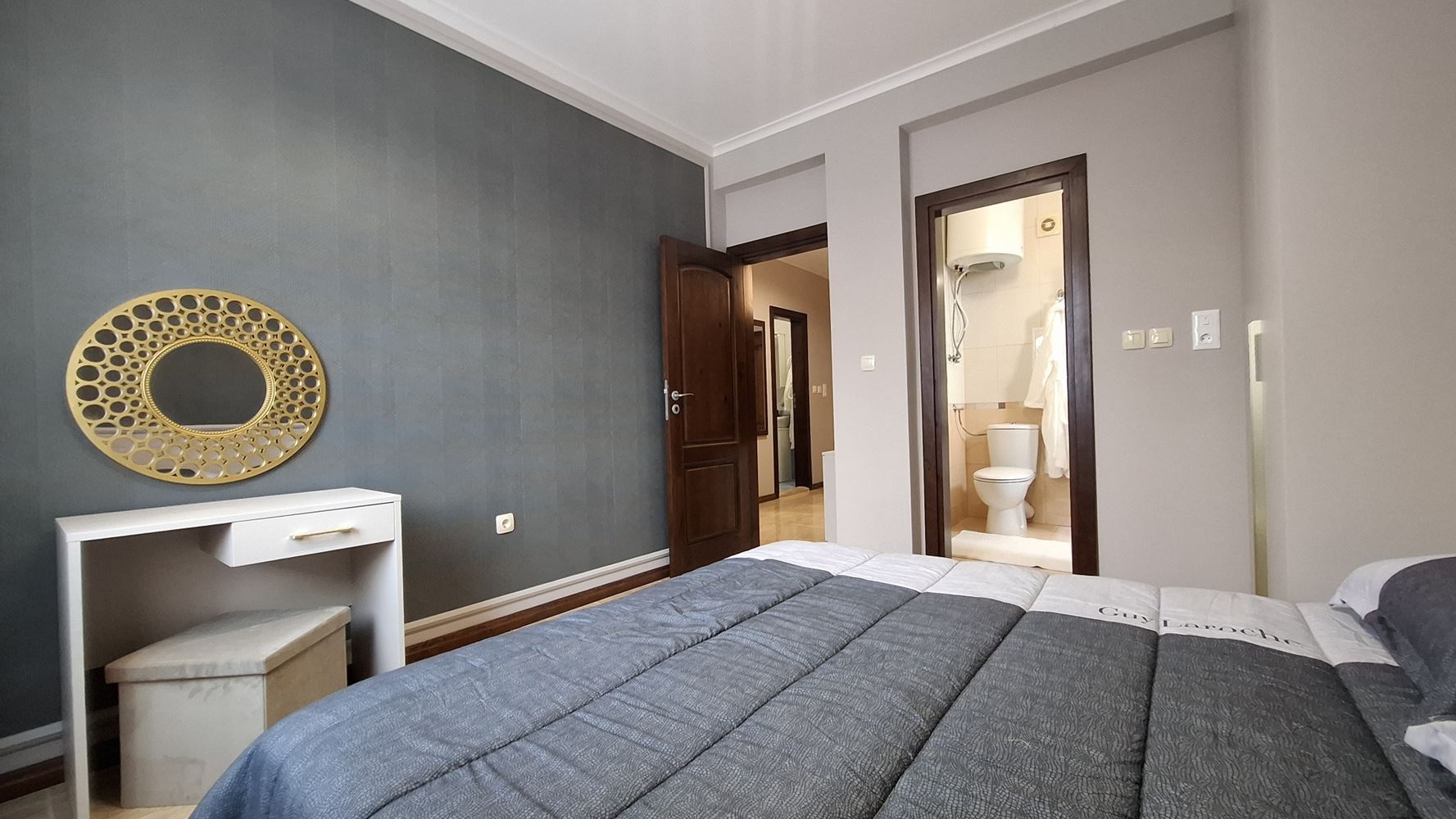 Luksusowy apartament z dwiema sypialniami przy pierwszej linii morza w Świętym Własie – wyjątkowa morska atmosfera i prestiżowy komfort