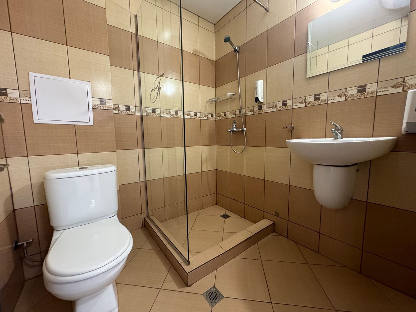 Jednopokojowe mieszkanie z widokiem na basen na obrzeżach Słonecznego Brzegu – spokój, natura i całoroczny komfort