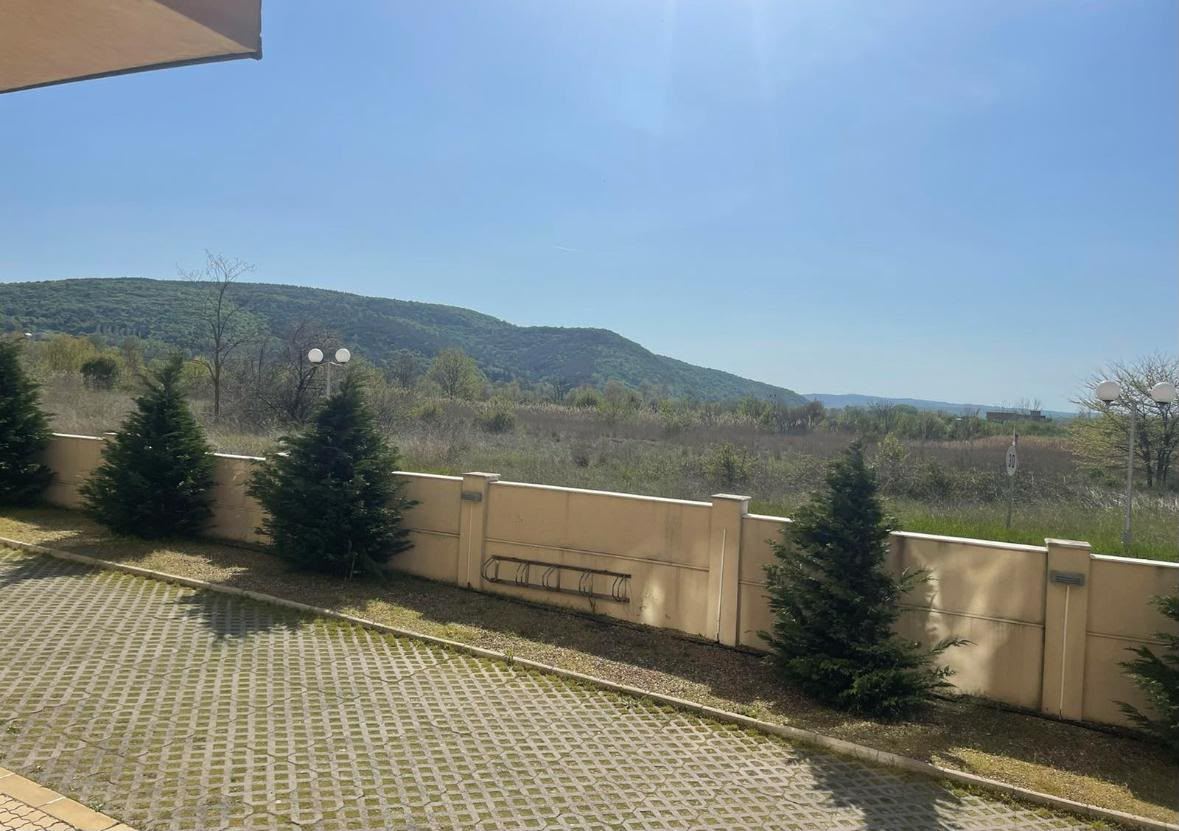 Przestronne mieszkanie z dwiema sypialniami w pierwszej linii brzegowej w Obzor z panoramicznym widokiem na morze
