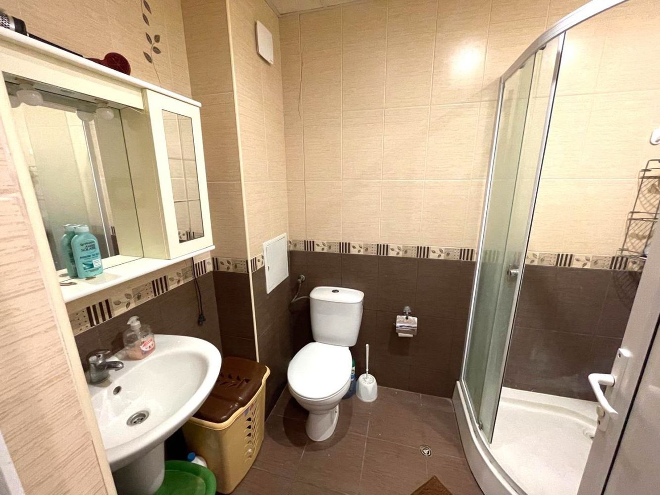 Duży apartament z jedną sypialnią 100 metrów od plaży w Pomorie z bezpośrednim dostępem do basenu