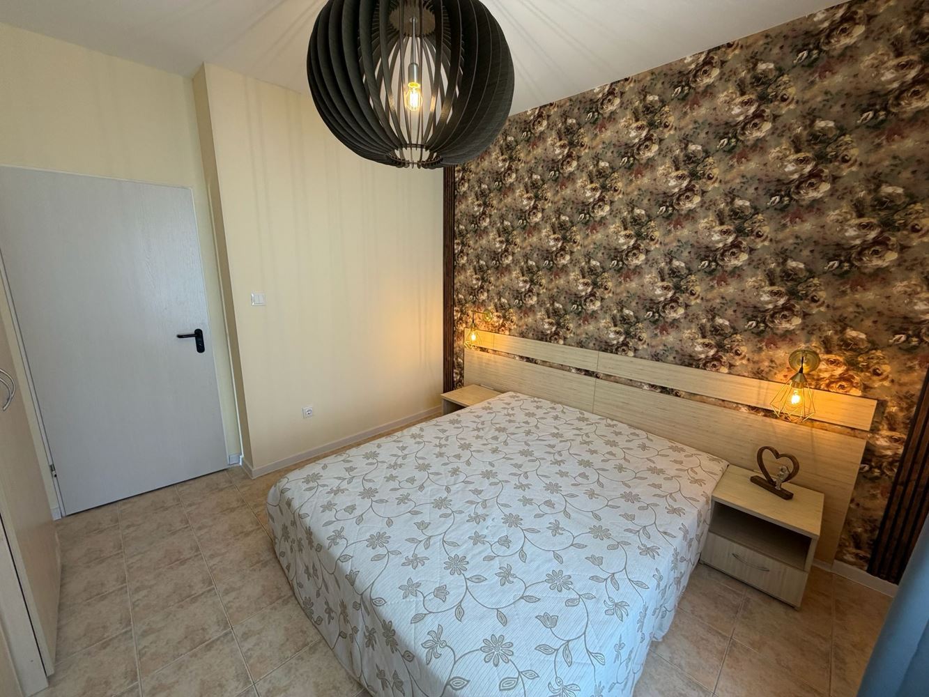 Jasny i przestronny apartament z jedną sypialnią i pięknym widokiem na basen na granicy Słonecznego Brzegu i Świętego Własu