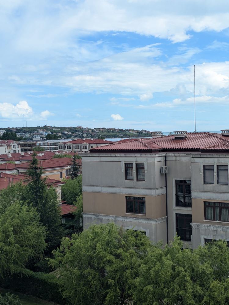 Apartament z jedną sypialnią z częściowym widokiem na morze w luksusowym kompleksie z własną infrastrukturą w Sozopolu