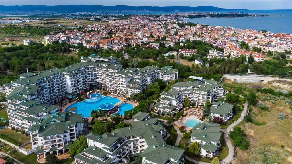 Wysoki standard i różnorodne udogodnienia – Doskonałe dwupokojowe mieszkanie w luksusowym kompleksie przy plaży w Ravda