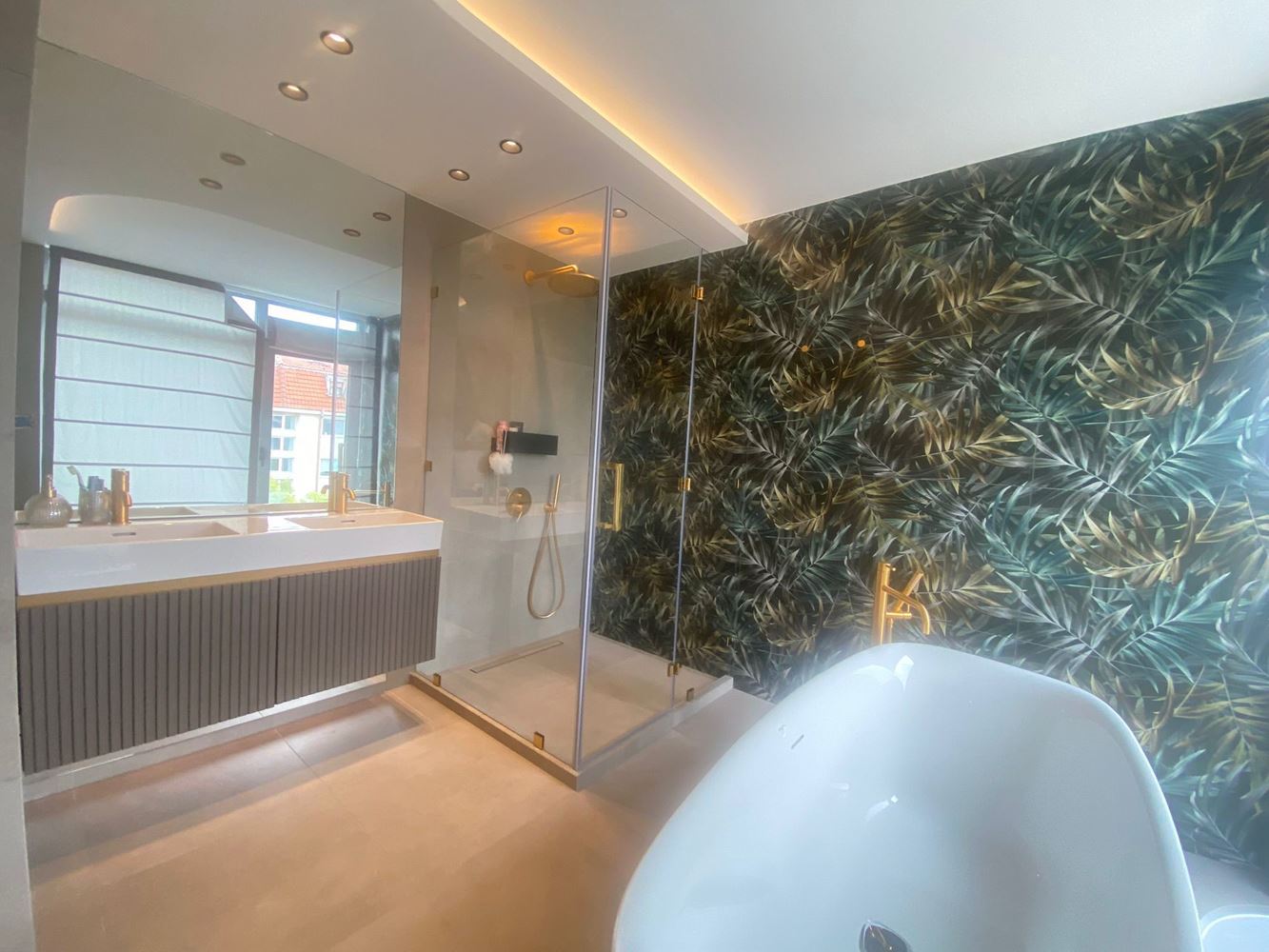 Elegancki i przestronny apartament trzypokojowy na pierwszej linii brzegowej w Nesebyrze – panoramiczny widok na morze i komfort premium