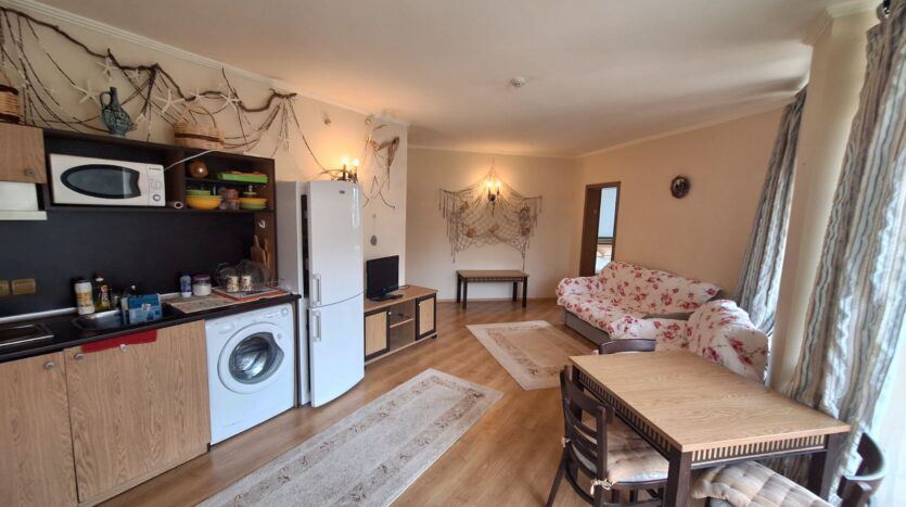 Dwupokojowe mieszkanie w pierwszej linii w Elenite z widokiem na morze i wysokim potencjałem inwestycyjnym