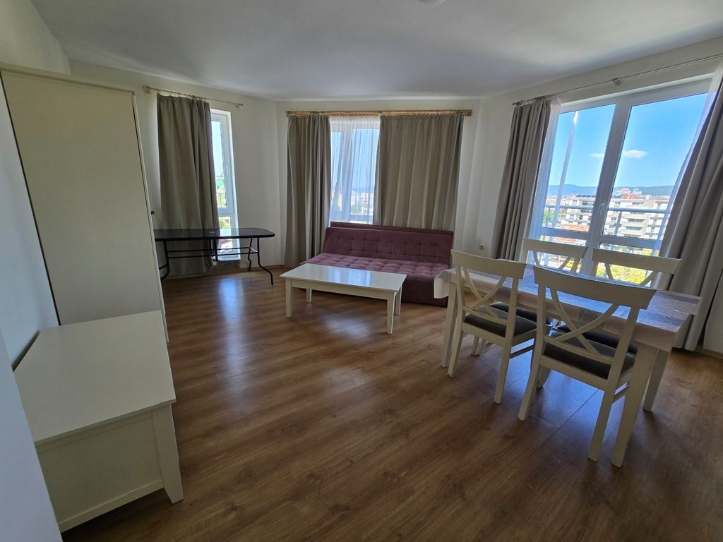 Przestronny apartament trzypokojowy z doskonałą lokalizacją i blisko morza