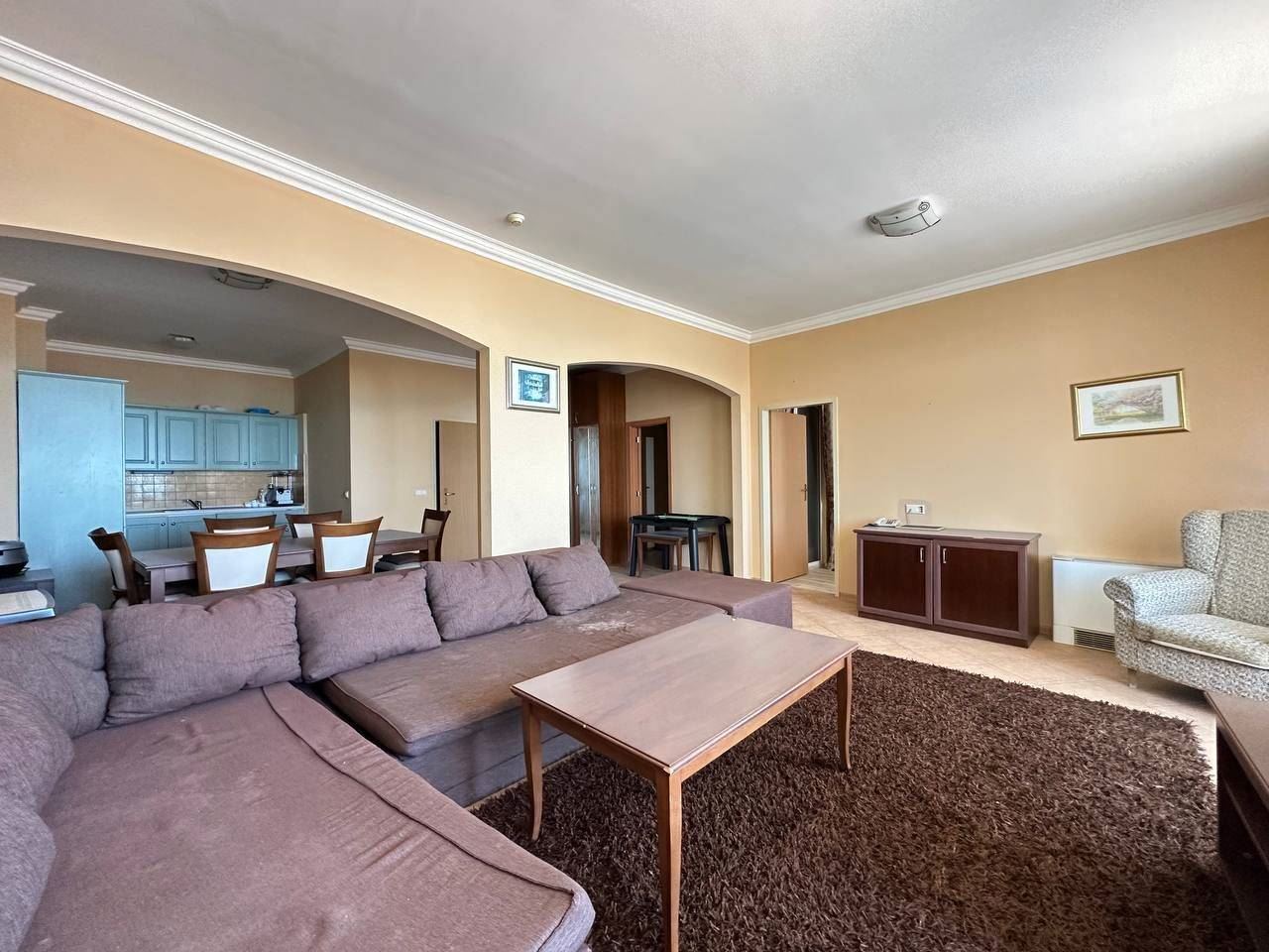 Przestronny apartament z widokiem na morze w pierwszej linii brzegowej w Pomorie – nieruchomość wakacyjna z atmosferą luksusowego kurortu