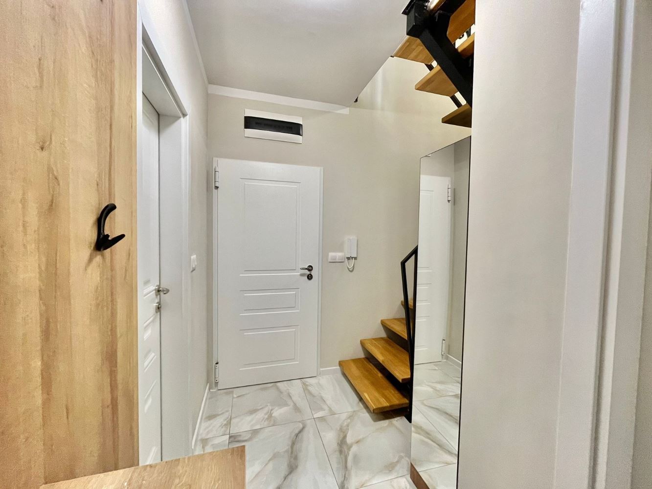 Dwupoziomowy apartament z dwiema sypialniami w centrum Rawdy – luksus, komfort i doskonała lokalizacja blisko morza