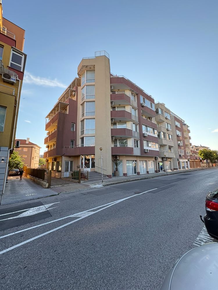 Umeblowana kawalerka z południową ekspozycją 400 metrów od morza w Pomorie