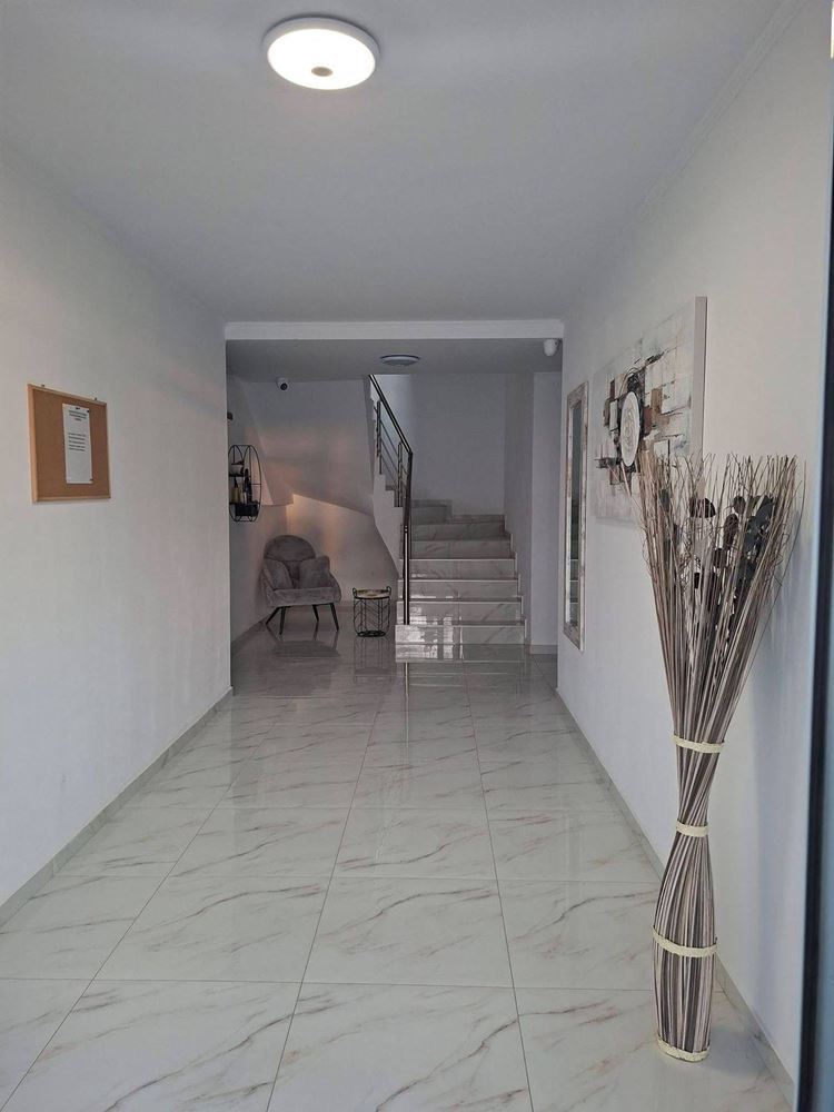 Stylowe dwupokojowe mieszkanie z niską opłatą eksploatacyjną w Słonecznym Brzegu – komfort, bezpieczeństwo i doskonała inwestycja nad morzem