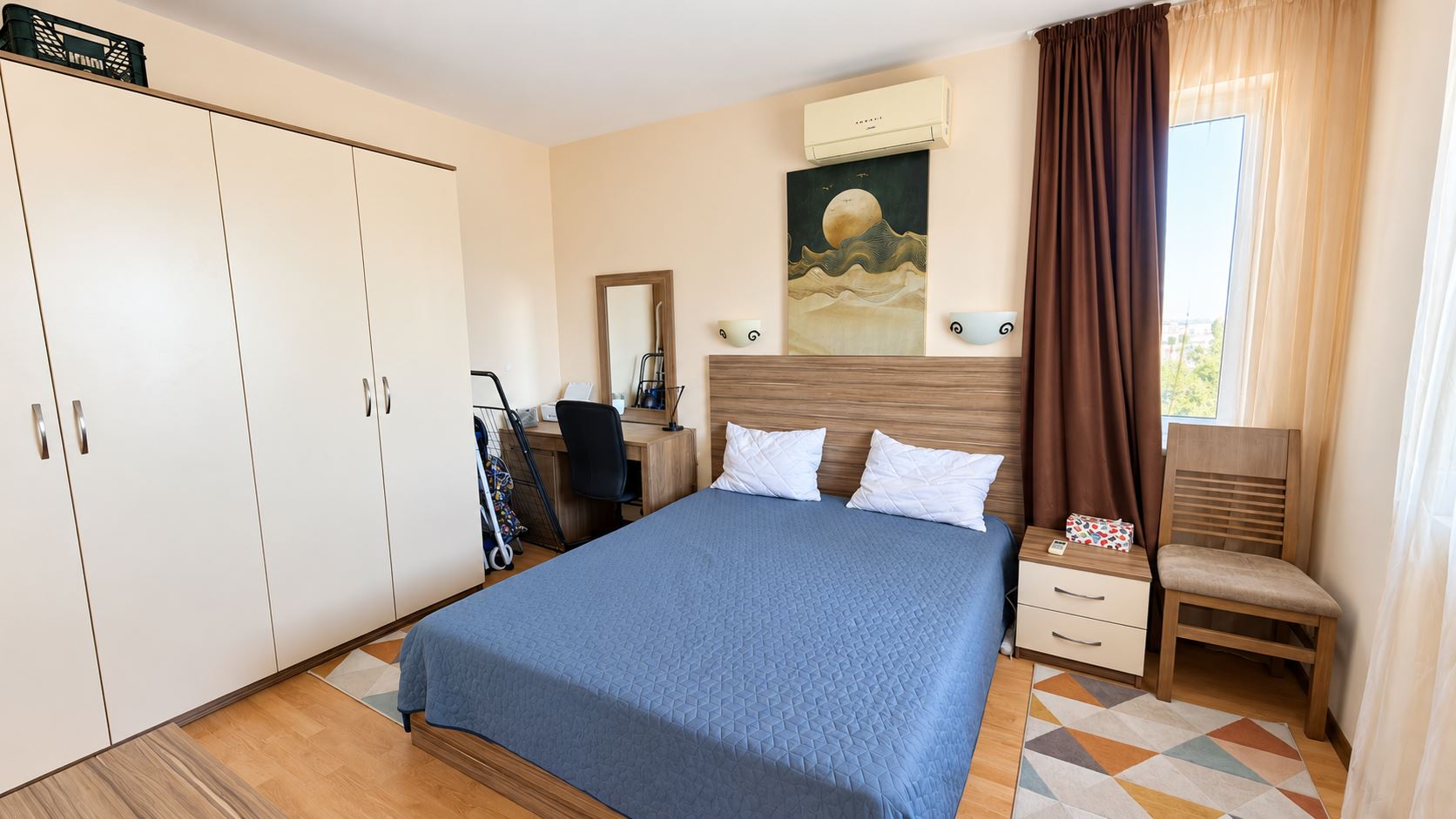 Przytulny, niewielki apartament z jedną sypialnią w kompleksie z basenem i całodobową ochroną