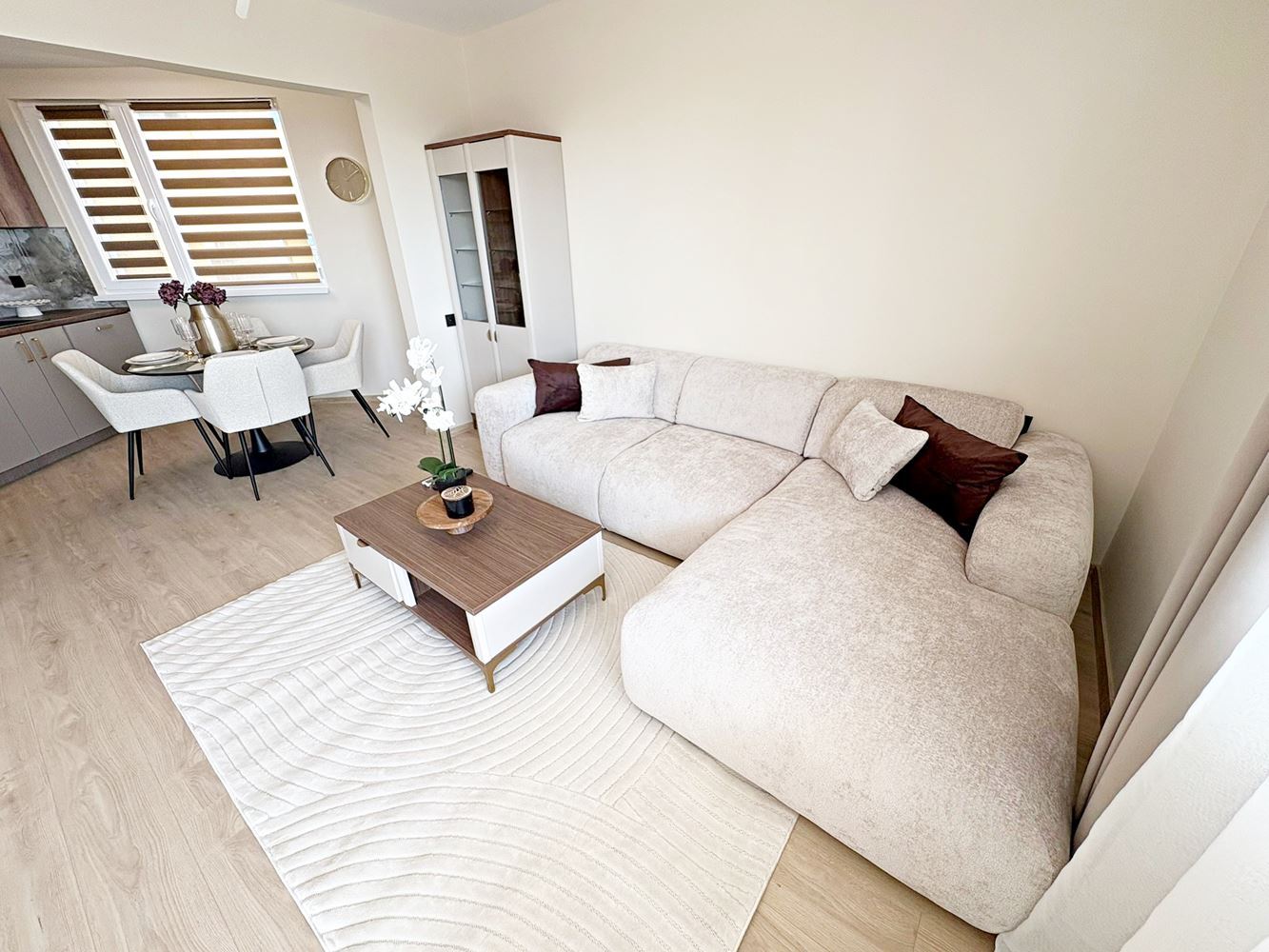 Dwa niezależne przestrzenie mieszkalne z widokiem na morze w centrum Świętego Własu – designerskie wnętrze i własne miejsce parkingowe