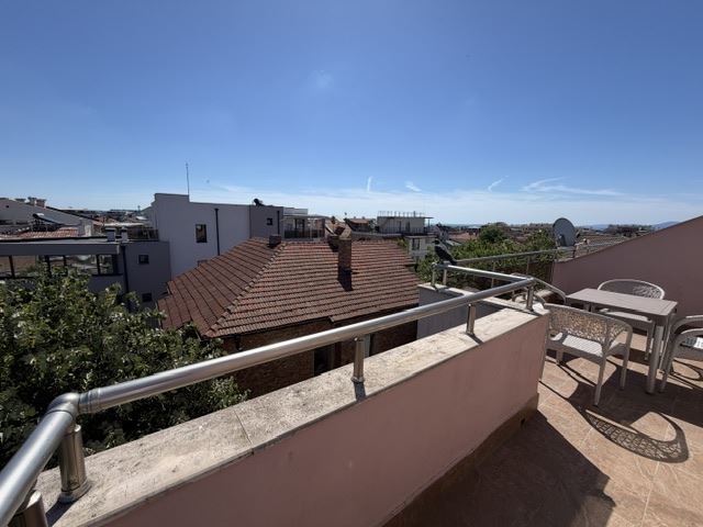 Przestronny apartament z jedną sypialnią i widokiem na morze w samym sercu Sarafowa z możliwością przebudowy na apartament z dwiema sypialniami