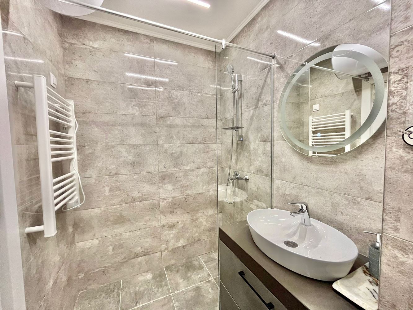 Luksusowy apartament z dwiema sypialniami na dwóch poziomach w sercu Rawdy – nowe budownictwo z basenem i komfortem premium