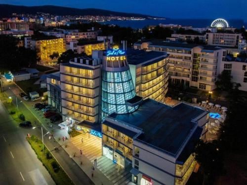 Studio z bezpośrednim wyjściem na basen w Słonecznym Brzegu – doskonała lokalizacja i udogodnienia do całorocznego użytkowania