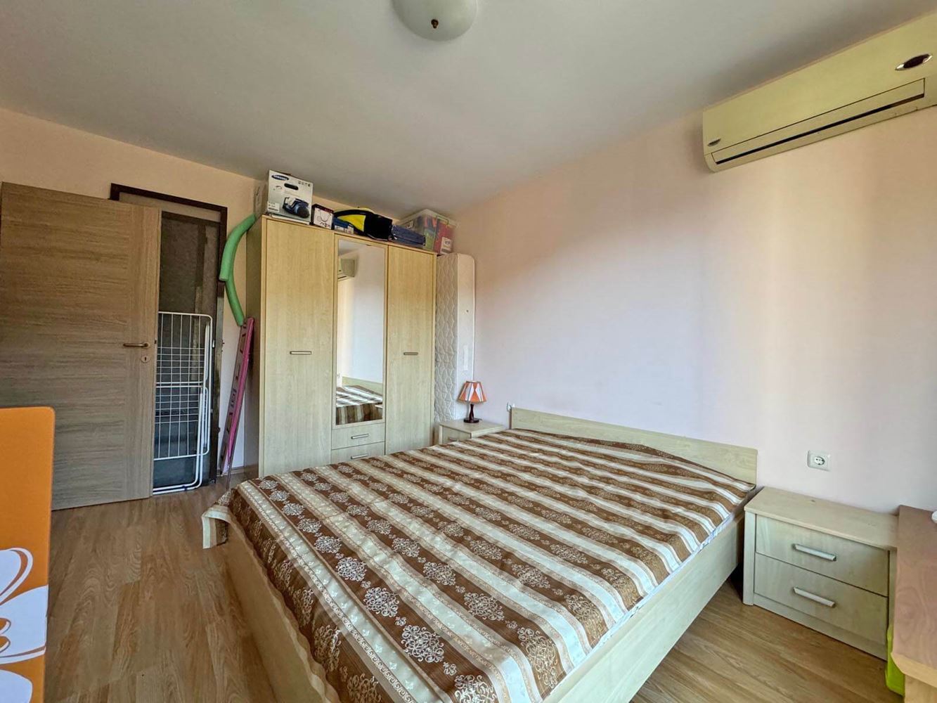 Przestronny apartament z dwiema sypialniami z panoramicznym widokiem na morze i góry – gotowy do zamieszkania