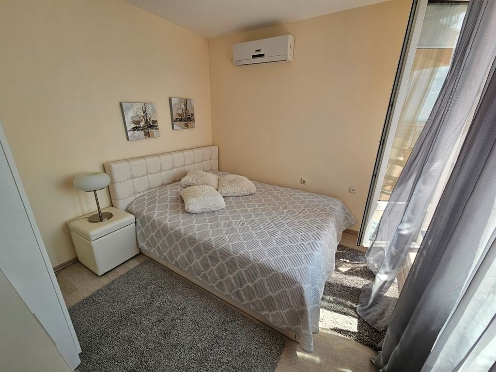 Luksusowy apartament panoramiczny na pierwszej linii morza z dwiema sypialniami i ogromnym tarasem