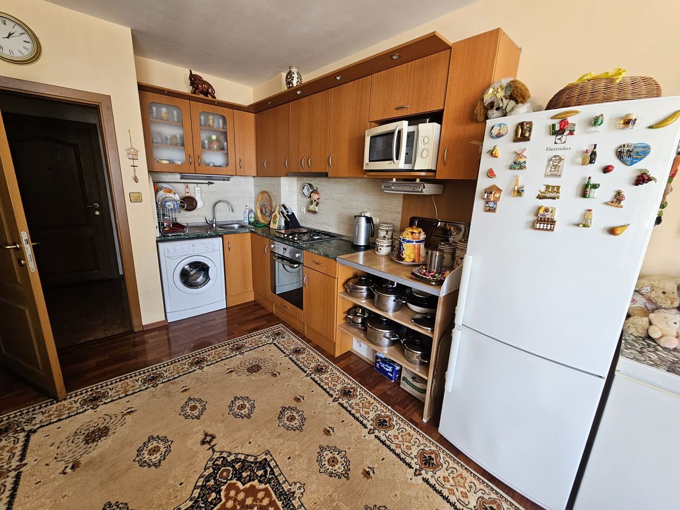 Mieszkanie z jedną sypialnią z widokiem na morze w Świętym Własie – prestiż, komfort i lokalizacja 100 m od plaży. Z miejscem parkingowym w kompleksie