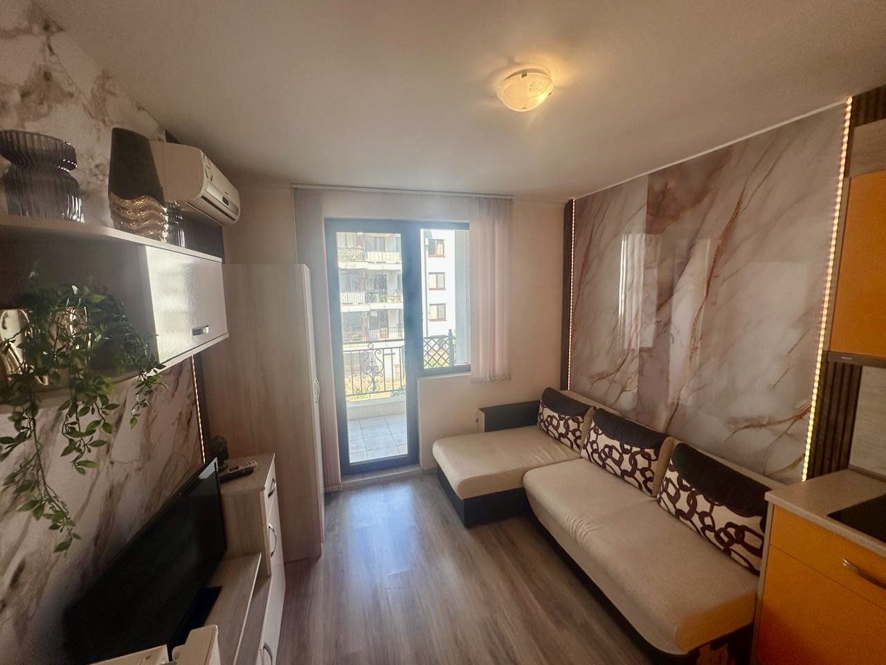 Umeblowane studio – praktyczna nieruchomość nad morzem w Nesebyrze, gotowa do zamieszkania