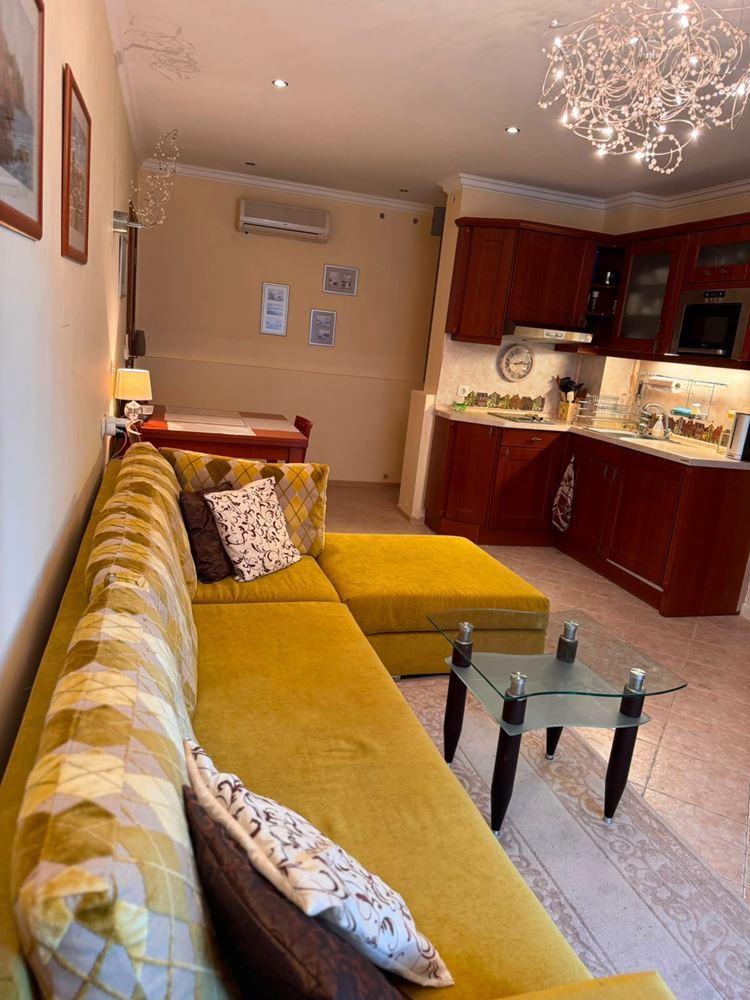 Apartament z dwiema sypialniami i widokiem na morze wśród sosen – luksus i spokój przy samej plaży w Sozopolu