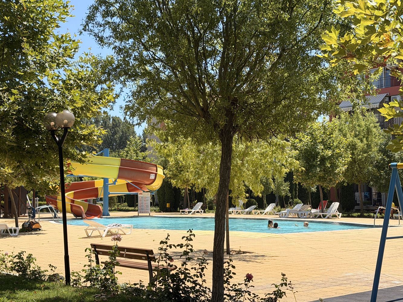 Przestronne mieszkanie z dwiema sypialniami w Słonecznym Brzegu – panoramiczny widok i spokojna lokalizacja