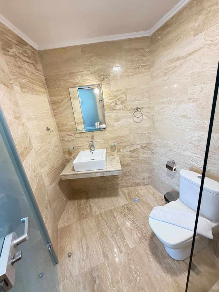 Luksusowy apartament w pierwszej linii morza w Słonecznym Brzegu z frontalnym widokiem na morze