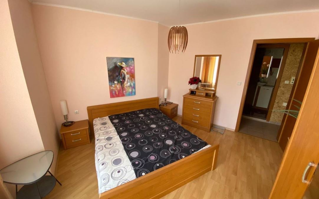 Apartament z dwiema sypialniami z widokiem na morze na pierwszej linii w Elenite – komfort, natura i spokój