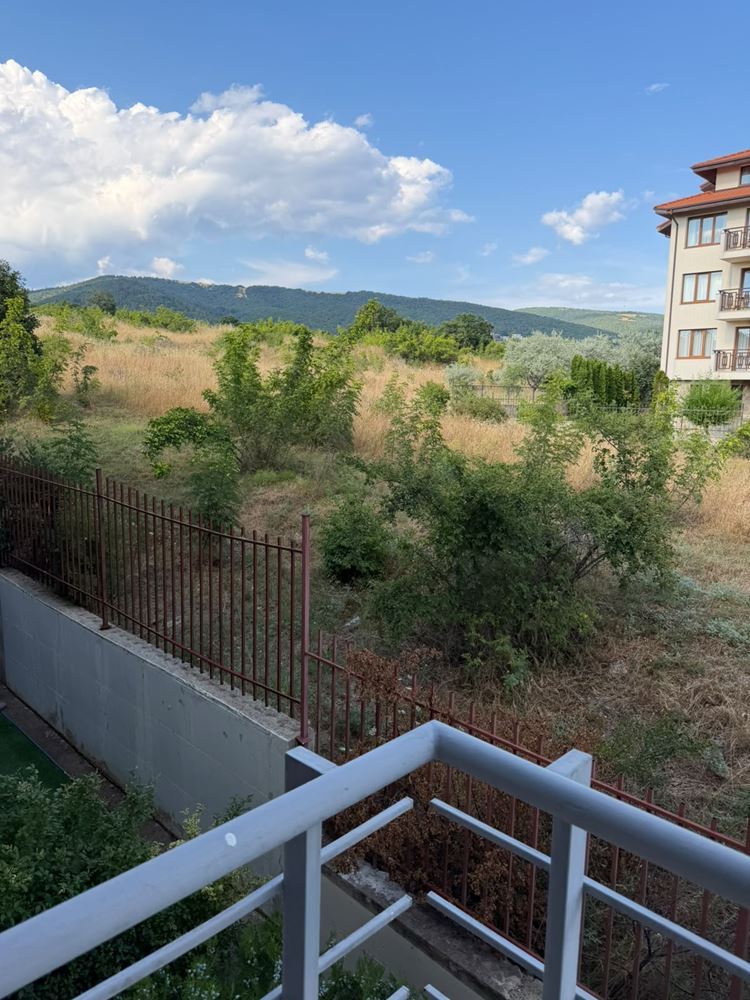 Przestronny apartament z dwiema sypialniami z widokiem na morze i góry w pięknym zamkniętym kompleksie nad morzem