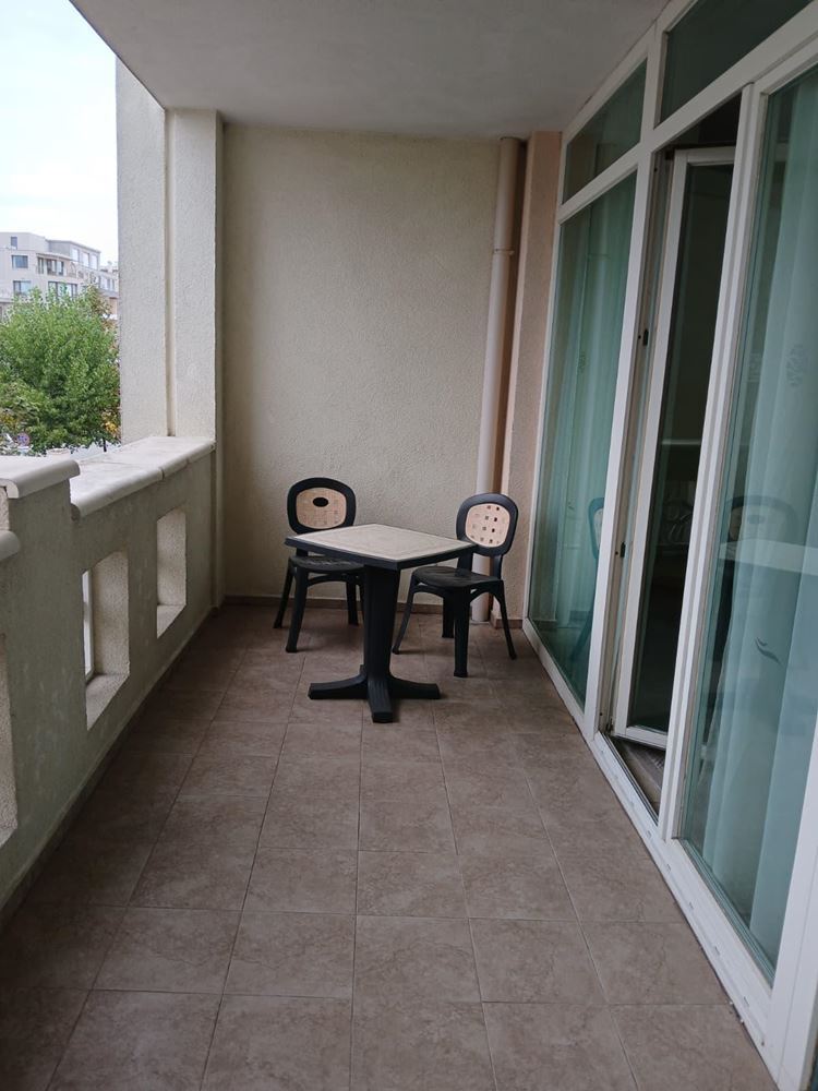 Atrakcyjny apartament z jedną sypialnią przy samej plaży w Pomorie – komfort, baseny i strefa SPA