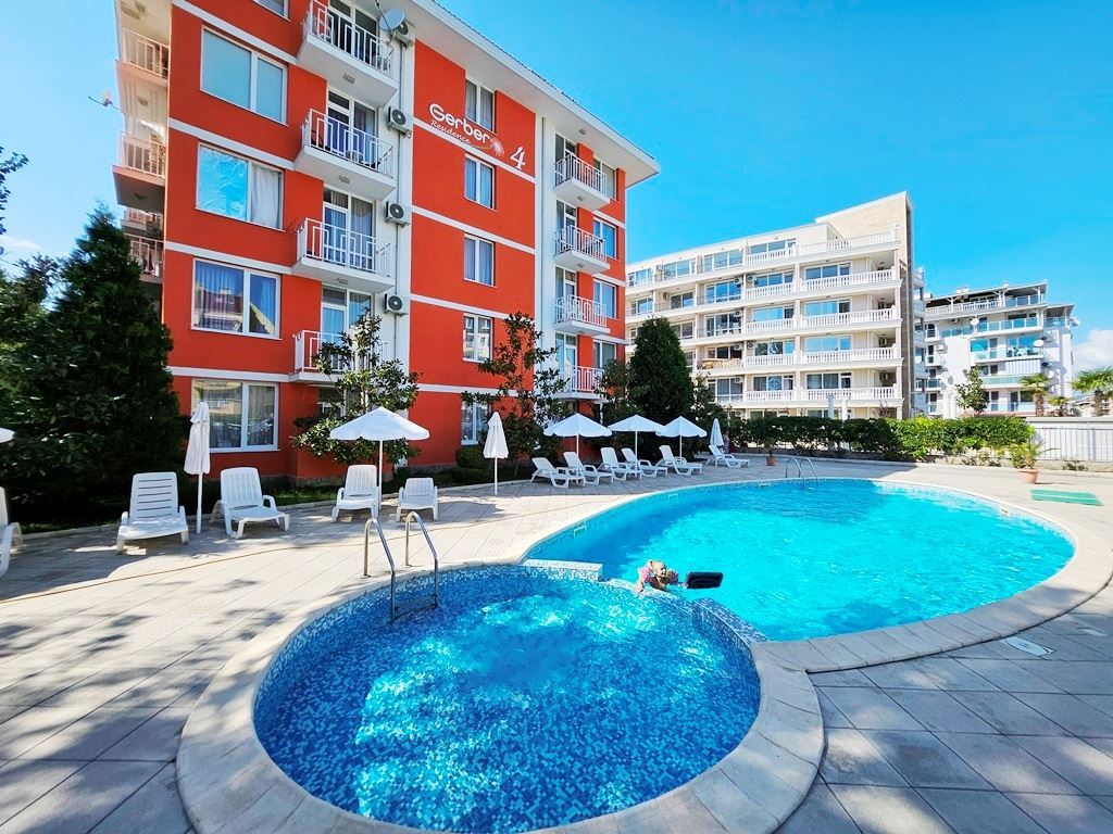 Apartament z jedną sypialnią w Słonecznym Brzegu – spokój, zieleń i komfort w sercu kurortu