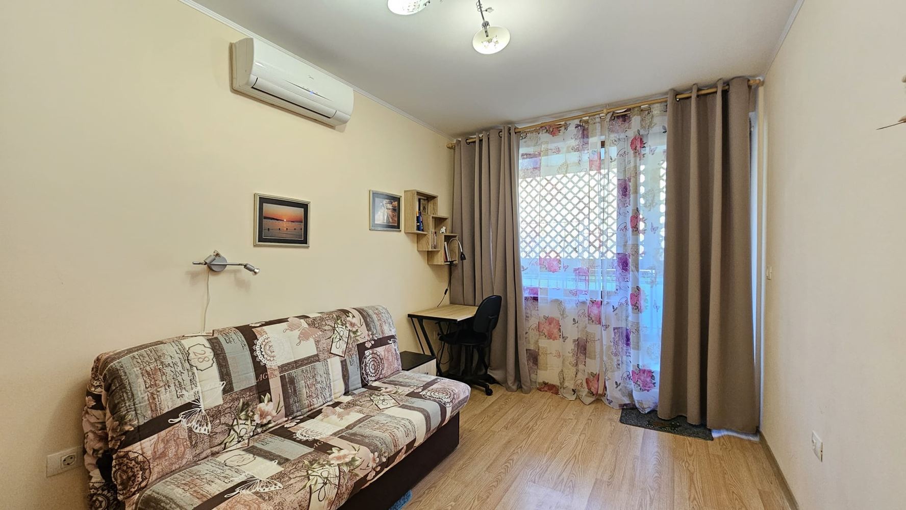 Przestronny apartament z dwiema sypialniami na pierwszej linii brzegowej z prywatną plażą w Sweti Własie