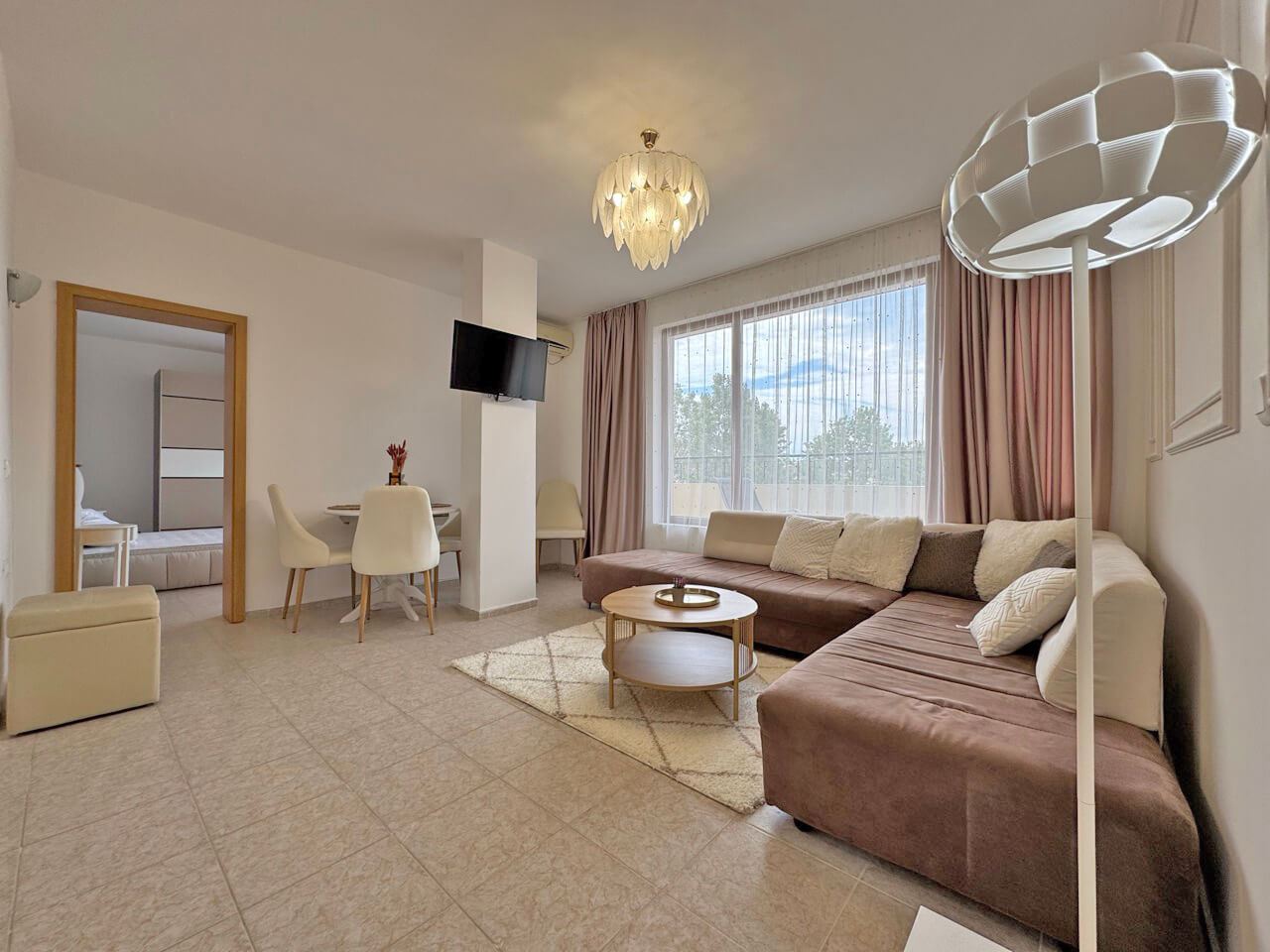 Przestronny apartament z dwiema sypialniami w sercu Słonecznego Brzegu – komfort, lokalizacja i doskonała inwestycja
